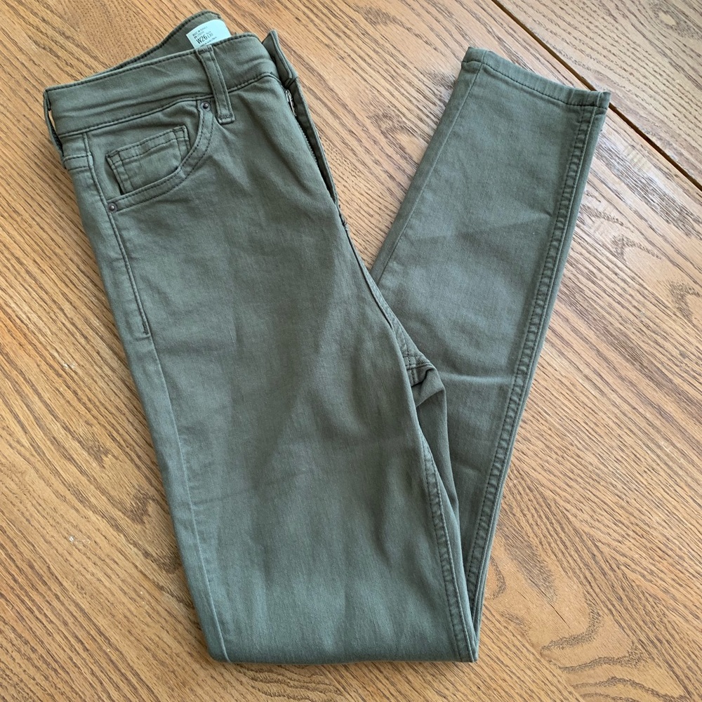 Like new TOPSHOP olive green Jamie jeans